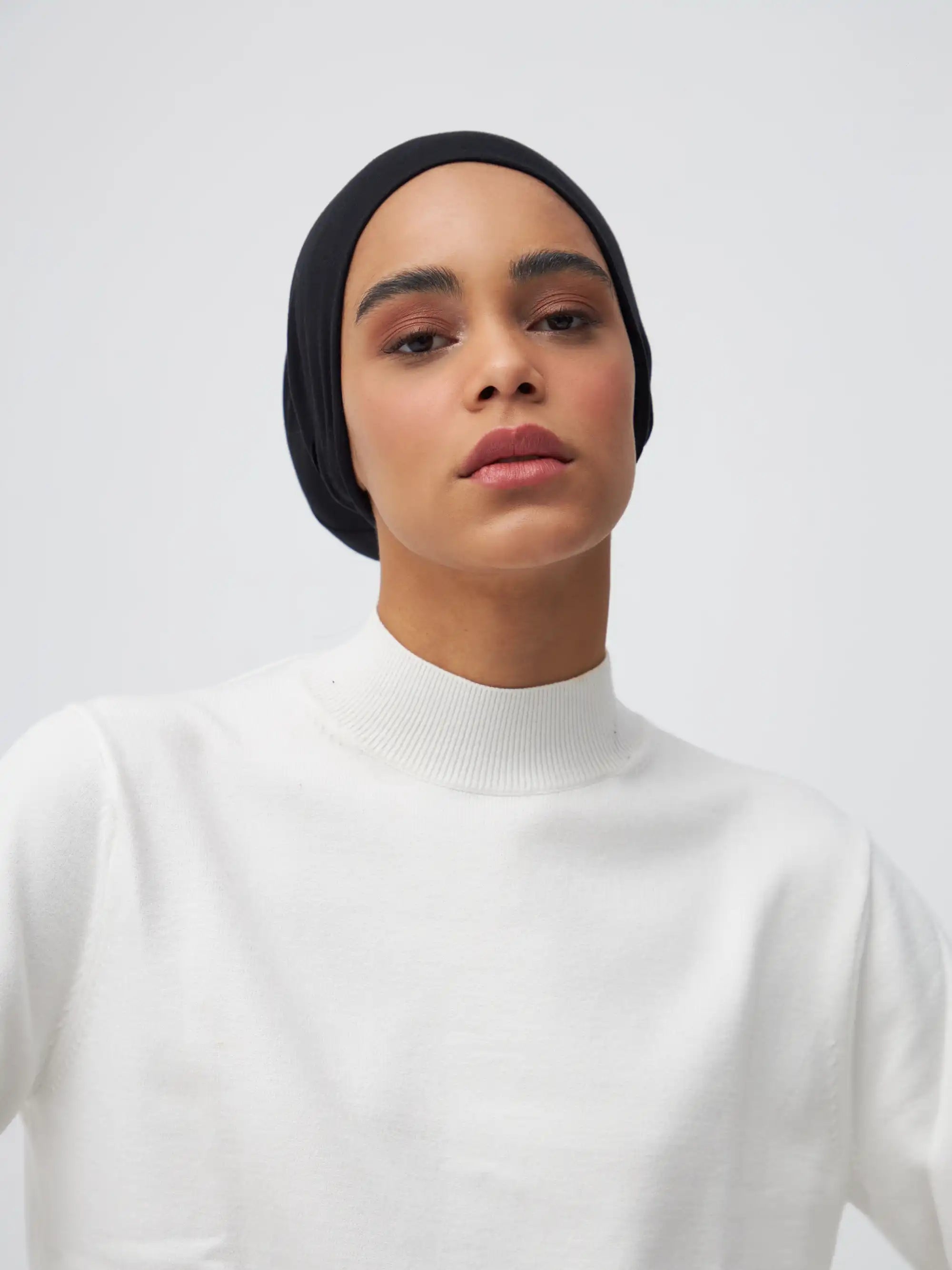 Slit Tie Back Underscarf - Black
